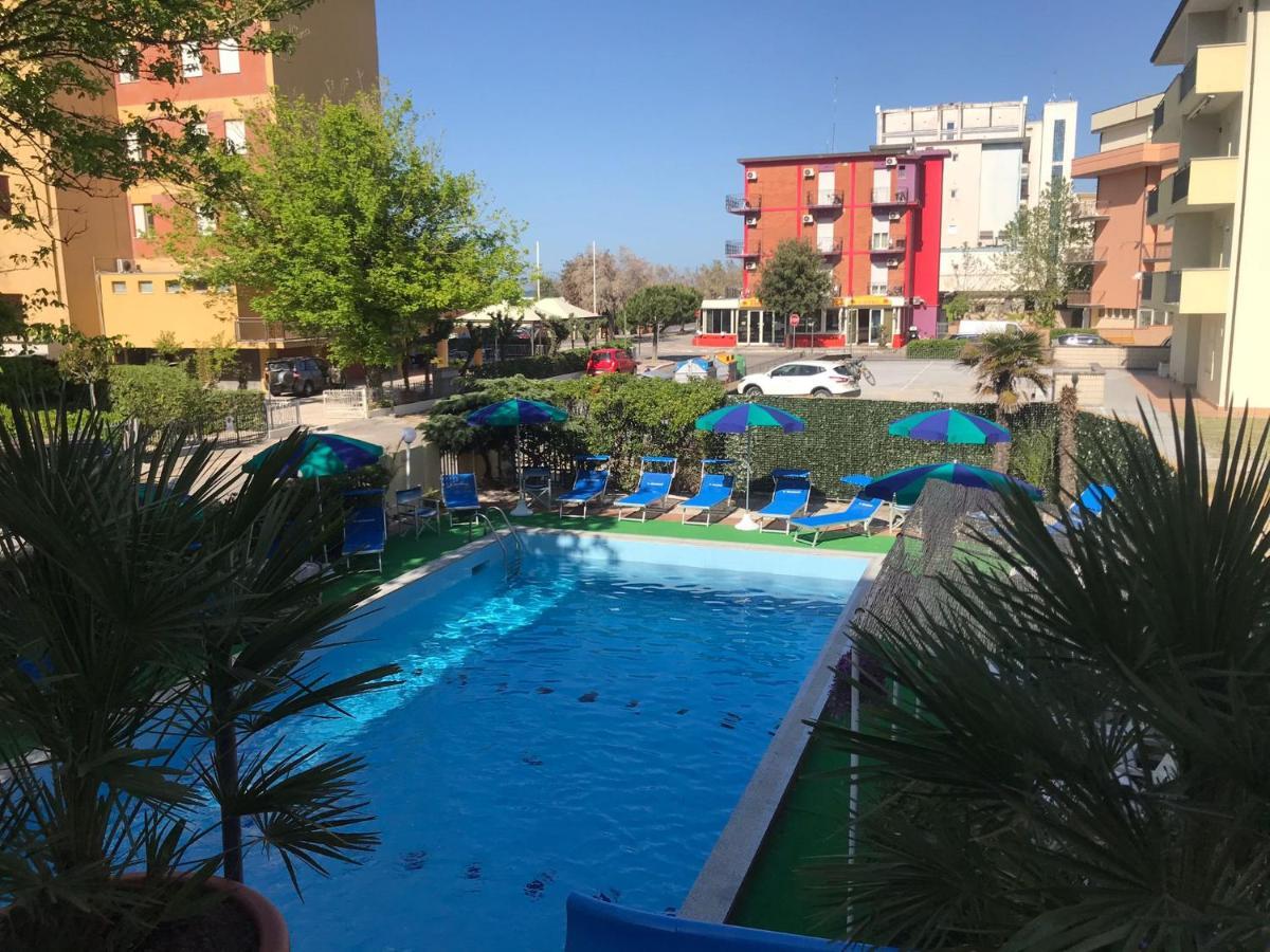 Club Hotel Residence Cesenatico Exterior photo