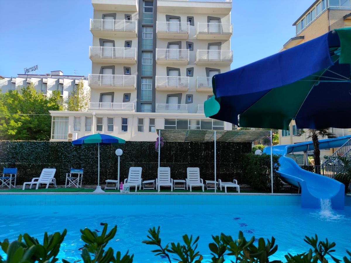 Club Hotel Residence Cesenatico Exterior photo
