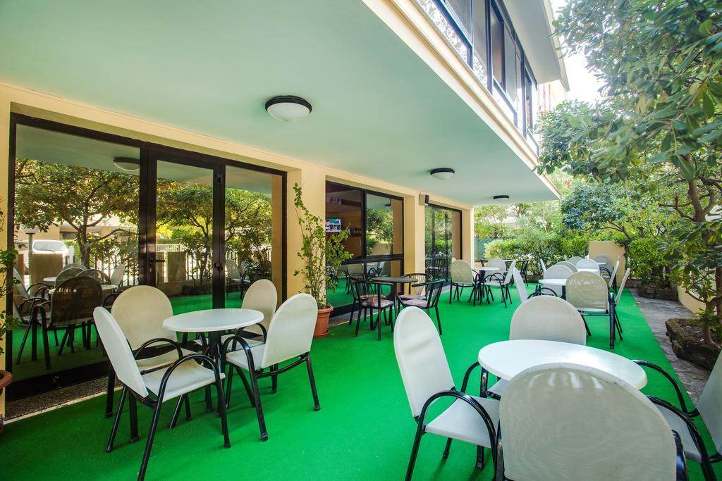 Club Hotel Residence Cesenatico Exterior photo